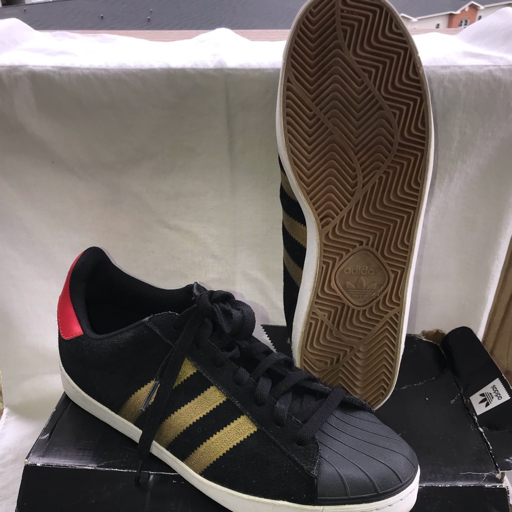 Adidas size  8.5 men’s (skateboarding )